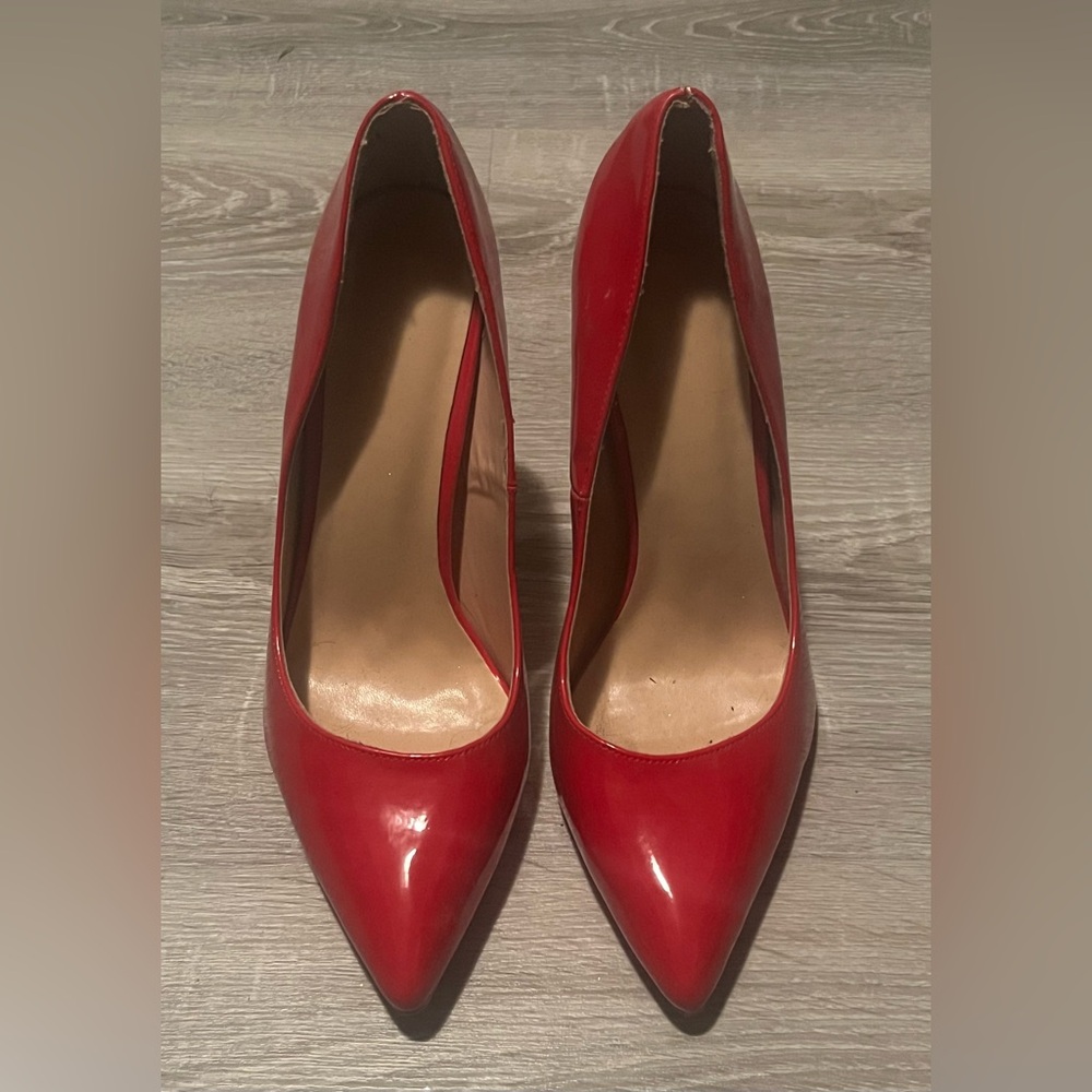 Red Pointed Toe Heels Women’s Size 9 Chic